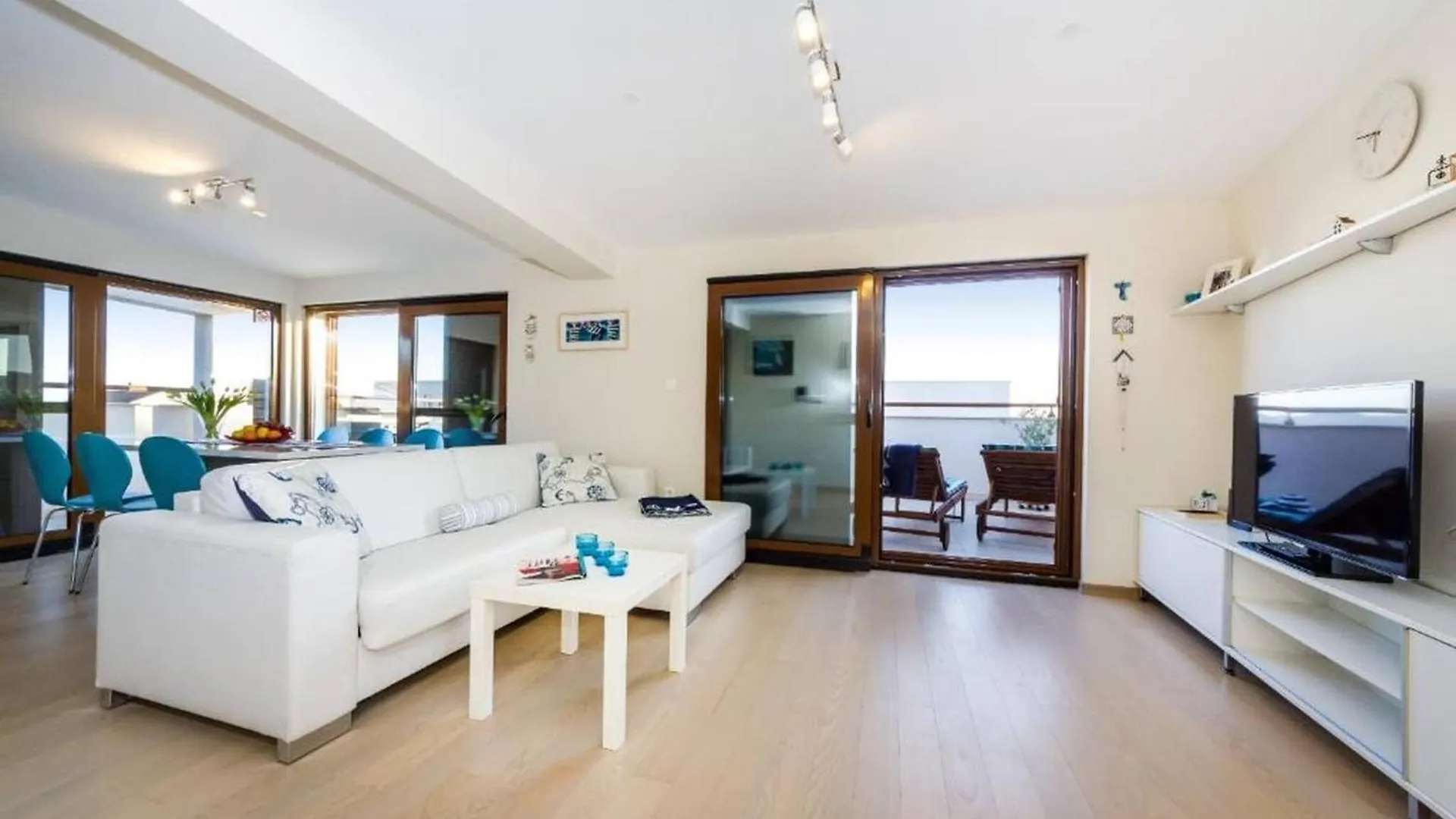 Aquamarine Deluxe Penthouse 0*, Petrcane